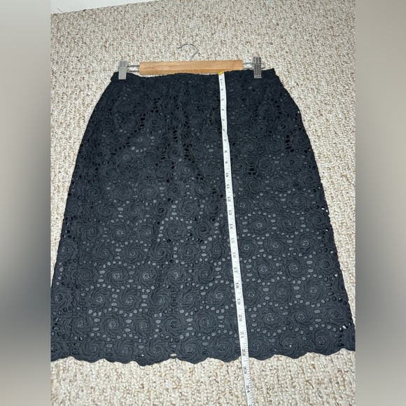 Peter Nygard Elegant Black embroidered Lace Skirt size 8 - Picture 3 of 5